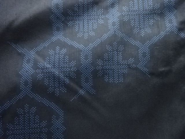 アンティーク　花亀甲模様織出し本場泥大島紬着物アンサンブル（5マルキ）